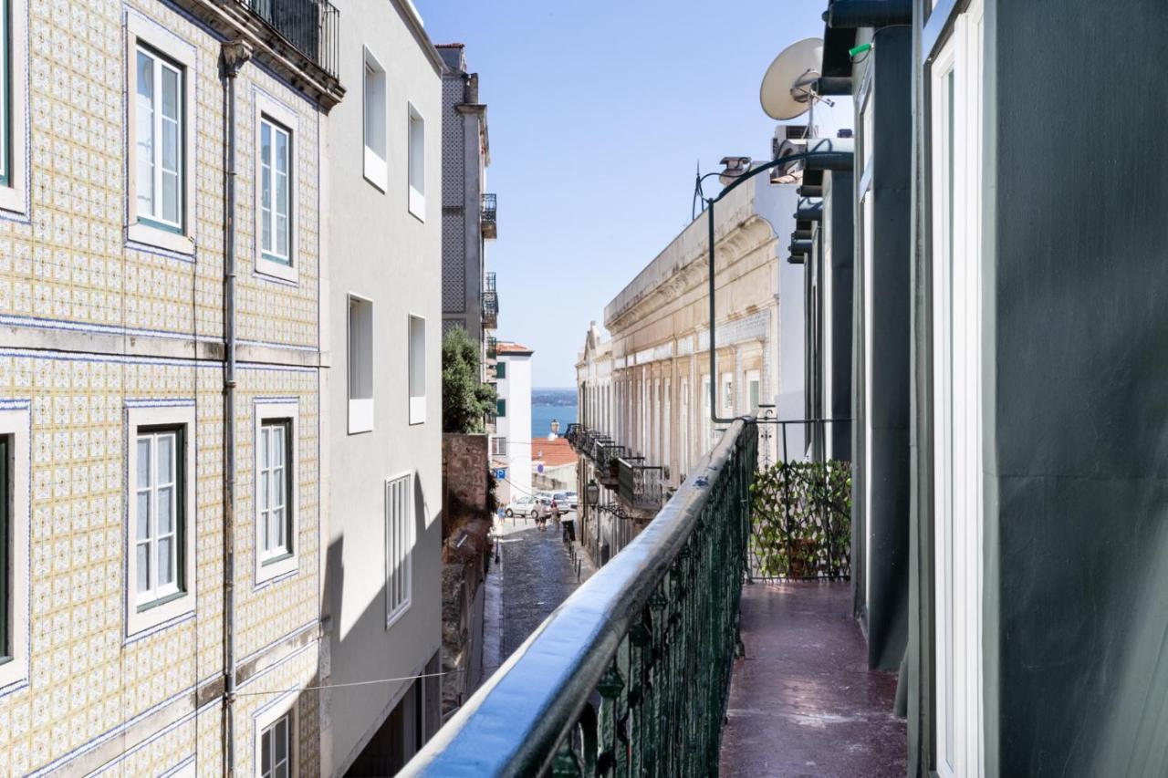 Joivy Marvelous 3-Bed Home With Astonishing View And Terrace, Nearby St George Castle Lisboa Exteriér fotografie